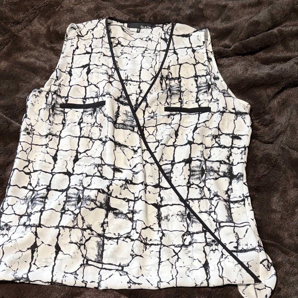 To & De Black and White Abstract Blouse